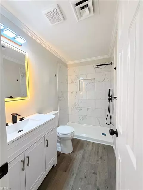 Bath - 104 N Myra Dr, Hampton, VA 23661 photo 3 of 7