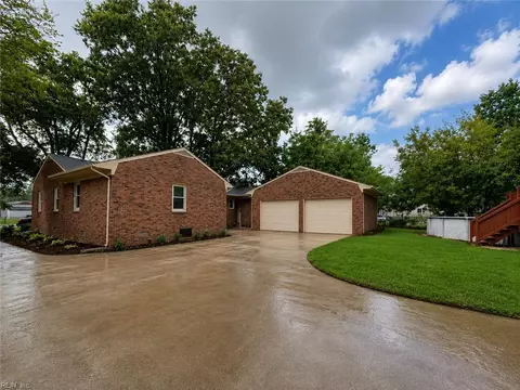 Exterior - 104 N Myra Dr, Hampton, VA 23661 photo 2 of 4