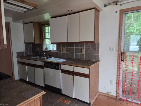 Kitchen - 77 Fulton St, Hampton, VA 23663 photo 2 of 3