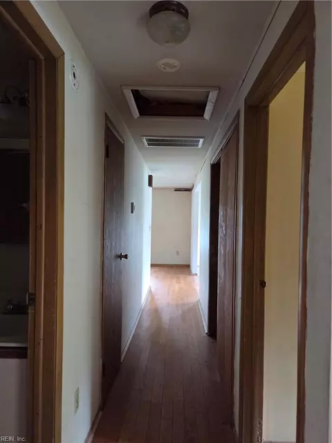 Entry Way - 77 Fulton St, Hampton, VA 23663 photo 1 of 2