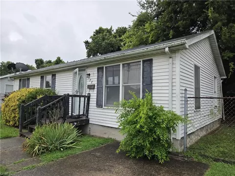 Exterior - 77 Fulton St, Hampton, VA 23663 photo 3 of 4