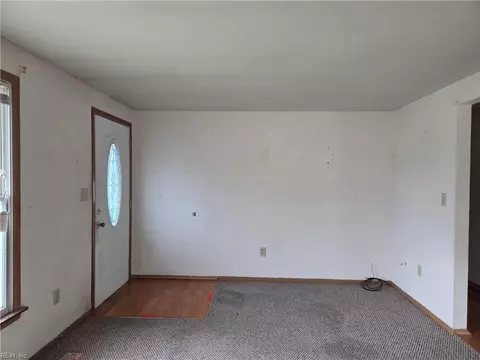 Living - 77 Fulton St, Hampton, VA 23663 photo 3 of 7