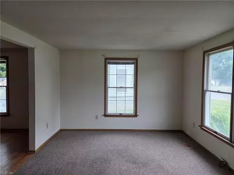 Living - 77 Fulton St, Hampton, VA 23663 photo 4 of 7