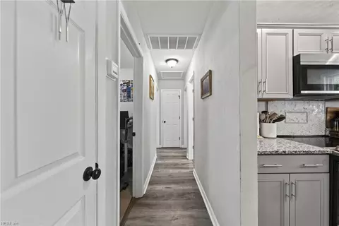 Entry Way - 47 Nathan St, Hampton, VA 23669 photo 2 of 2