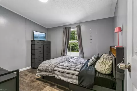 Bedroom - 6477 Hickory Knoll Rd, Gloucester, VA 23061 photo 4 of 7