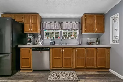 Kitchen - 6477 Hickory Knoll Rd, Gloucester, VA 23061 photo 2 of 3