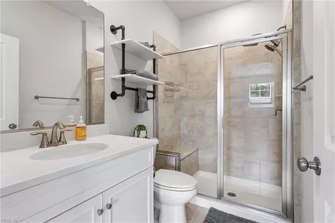 Bath - 2210 Fallon Cir, Williamsburg, VA 23188 photo 3 of 4