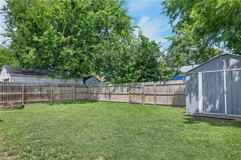 Exterior - 416 E Ocean Ave, Norfolk, VA 23503 photo 4 of 5