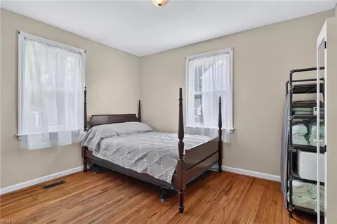 Bedroom - 416 E Ocean Ave, Norfolk, VA 23503 photo 3 of 6