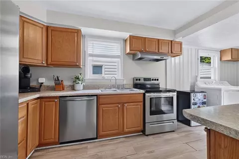 Kitchen - 416 E Ocean Ave, Norfolk, VA 23503 photo 2 of 2