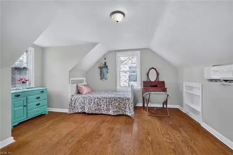 Bedroom - 416 E Ocean Ave, Norfolk, VA 23503 photo 4 of 6