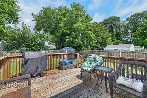 Exterior - 416 E Ocean Ave, Norfolk, VA 23503 photo 3 of 5