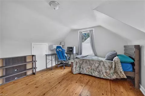 Bedroom - 416 E Ocean Ave, Norfolk, VA 23503 photo 6 of 6