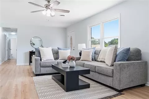 Living - 3116 Dunworken Dr, Chesapeake, VA 23321 photo 2 of 5