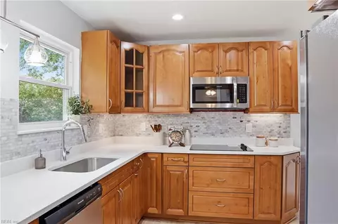 Kitchen - 3116 Dunworken Dr, Chesapeake, VA 23321 photo 2 of 3