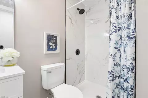 Bath - 1628 Gaff Rd, Chesapeake, VA 23321 photo 5 of 5