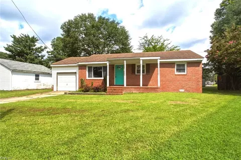Exterior - 504 Plummer Dr, Chesapeake, VA 23320 photo 2 of 9