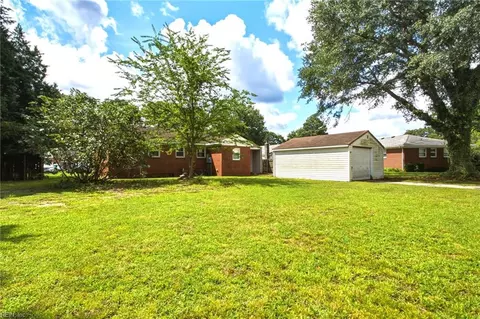 Exterior - 504 Plummer Dr, Chesapeake, VA 23320 photo 6 of 9