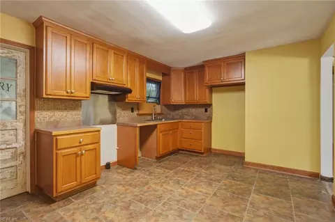 Kitchen - 504 Plummer Dr, Chesapeake, VA 23320 photo 2 of 2