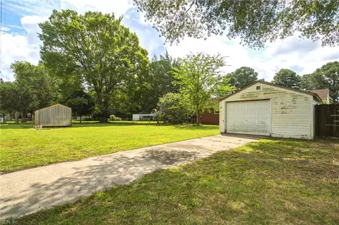 Exterior - 504 Plummer Dr, Chesapeake, VA 23320 photo 7 of 9