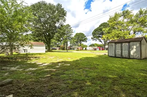 Exterior - 504 Plummer Dr, Chesapeake, VA 23320 photo 8 of 9