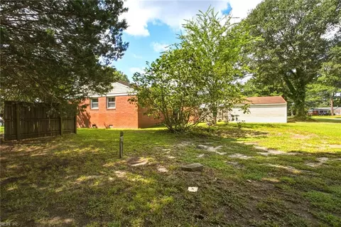 Exterior - 504 Plummer Dr, Chesapeake, VA 23320 photo 9 of 9
