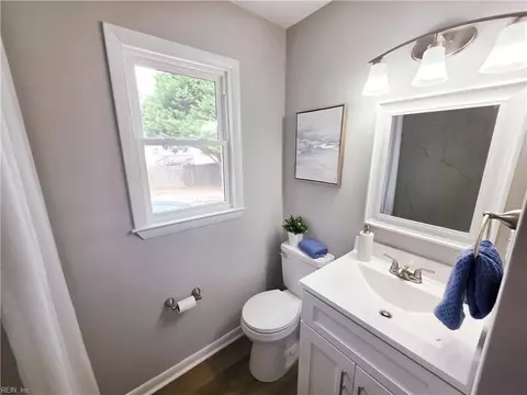 Bath - 45 Londonshire Ter, Hampton, VA 23666 photo 1 of 2