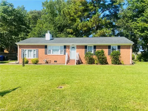 3009 Woodlawn Dr, Suffolk, VA 23434