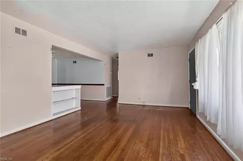 Living - 1803 Esquire St, Norfolk, VA 23503 photo 3 of 6