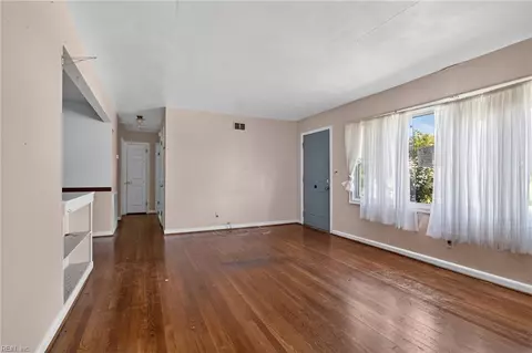 Living - 1803 Esquire St, Norfolk, VA 23503 photo 1 of 6