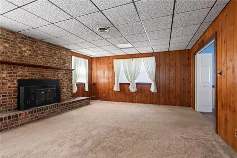 Living - 1803 Esquire St, Norfolk, VA 23503 photo 5 of 6