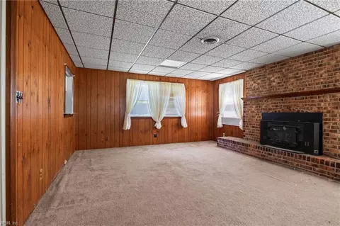 Living - 1803 Esquire St, Norfolk, VA 23503 photo 4 of 6