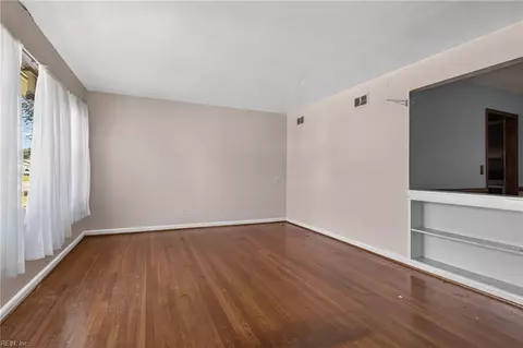 Living - 1803 Esquire St, Norfolk, VA 23503 photo 2 of 6