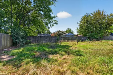 Exterior - 1803 Esquire St, Norfolk, VA 23503 photo 3 of 7