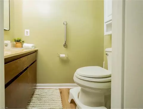 Bath - 315 Riversedge Dr, Hampton, VA 23669 photo 2 of 2