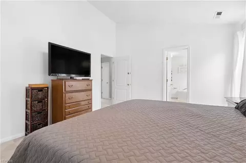 Bedroom - 2 Bounty Cir, Hampton, VA 23669 photo 2 of 5