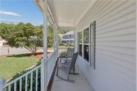 Exterior - 2 Bounty Cir, Hampton, VA 23669 photo 2 of 11