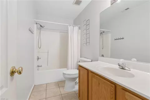 Bath - 2 Bounty Cir, Hampton, VA 23669 photo 5 of 6