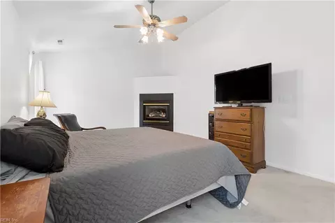 Bedroom - 2 Bounty Cir, Hampton, VA 23669 photo 1 of 5