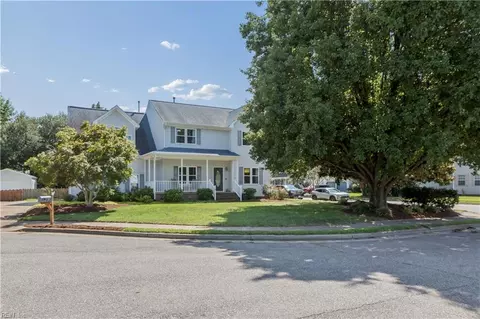 Exterior - 2 Bounty Cir, Hampton, VA 23669 photo 8 of 11