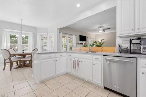 Kitchen - 2 Bounty Cir, Hampton, VA 23669 photo 2 of 4
