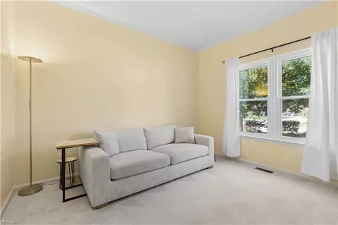 Living - 2 Bounty Cir, Hampton, VA 23669 photo 4 of 4