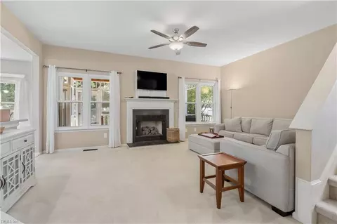 Living - 2 Bounty Cir, Hampton, VA 23669 photo 1 of 4