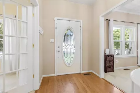Entry Way - 2 Bounty Cir, Hampton, VA 23669 photo 1 of 5