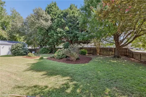 Exterior - 2 Bounty Cir, Hampton, VA 23669 photo 4 of 11