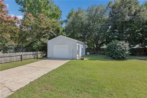 Exterior - 2 Bounty Cir, Hampton, VA 23669 photo 7 of 11
