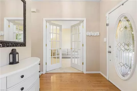 Entry Way - 2 Bounty Cir, Hampton, VA 23669 photo 2 of 5