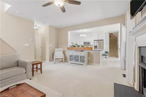 Living - 2 Bounty Cir, Hampton, VA 23669 photo 3 of 4