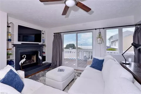 Living - 388 N First St, Hampton, VA 23664 photo 2 of 4
