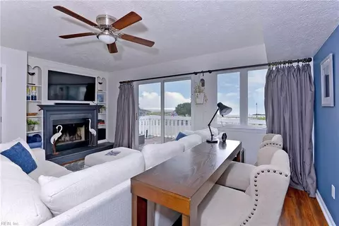 Living - 388 N First St, Hampton, VA 23664 photo 3 of 4